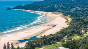 On the beach - Lawson House 1 _ perfect property, perfect location, swimming pool! (Byron Bay)