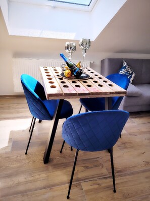 Dining - Stengels Sekt-appartements -appartement Casanova (Weinsberg)