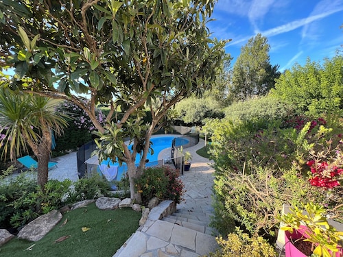 Splendide villa de 350m2, 15 personnes, 300m de la plage,piscine privée chauffée