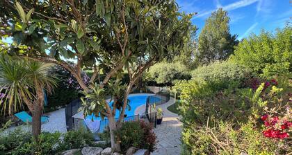 Splendide villa de 350m2, 15 personnes, 300m de la plage,piscine privée chauffée