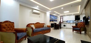 Smart TV, fireplace, stereo, printers - Cihangir Superior Living 3BR: Open Kitchen, 6 Guests, Public Transport Access (Istanbul)