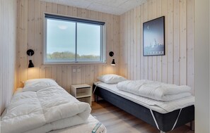 8 bedrooms, travel cot, free WiFi - Awesome home in Sydals with sauna (Sydals)