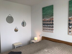 2 bedrooms, iron/ironing board, free WiFi