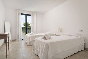 4 bedrooms, iron/ironing board, travel cot, free WiFi