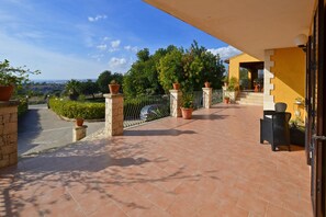 Villa familiare, camere multiple, lato montagna (Villa Torres) | Terrazza/patio