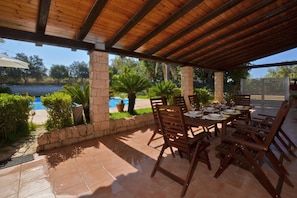 Outdoor dining - Villa Torres (Scicli)
