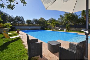 Villa familiare, camere multiple, lato montagna (Villa Torres) | Piscina | Piscina stagionale all'aperto