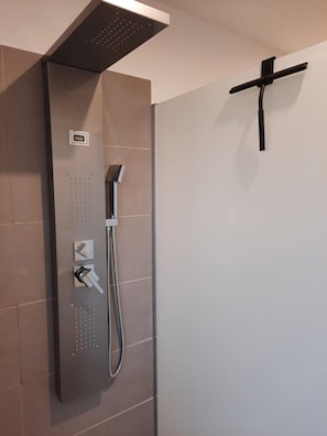 Dusj, såpe og toalettpapir