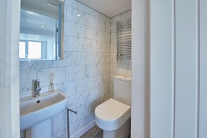 Bathroom - Pier View Penthouse (Whitby)