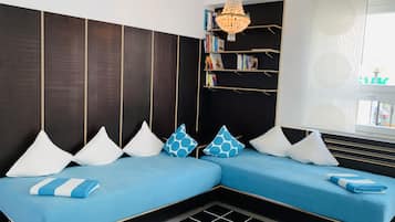 2 habitaciones, escritorio, tabla de planchar con plancha y wifi gratis