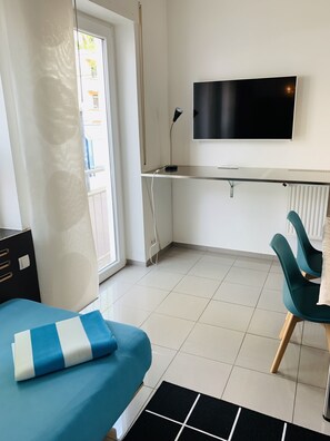 2 bedrooms, desk, iron/ironing board, free WiFi