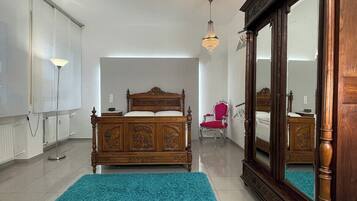 1 bedroom, iron/ironing board, travel cot, WiFi
