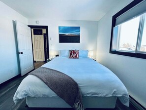 2 bedrooms, desk, iron/ironing board, free WiFi - Ice Lake 2nd floor 2 bdrm condo (Joseph)