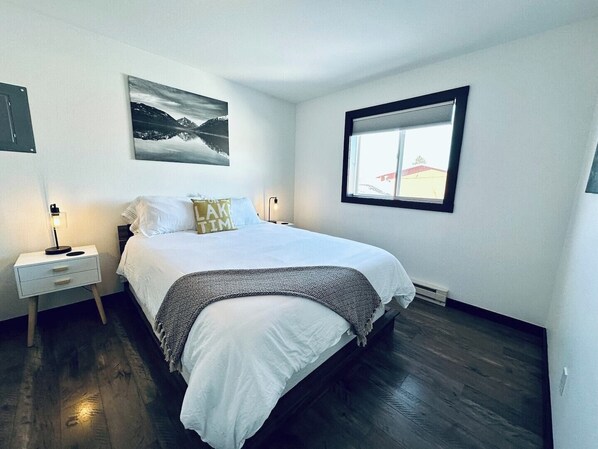 2 habitaciones, escritorio, tabla de planchar con plancha y wifi gratis 