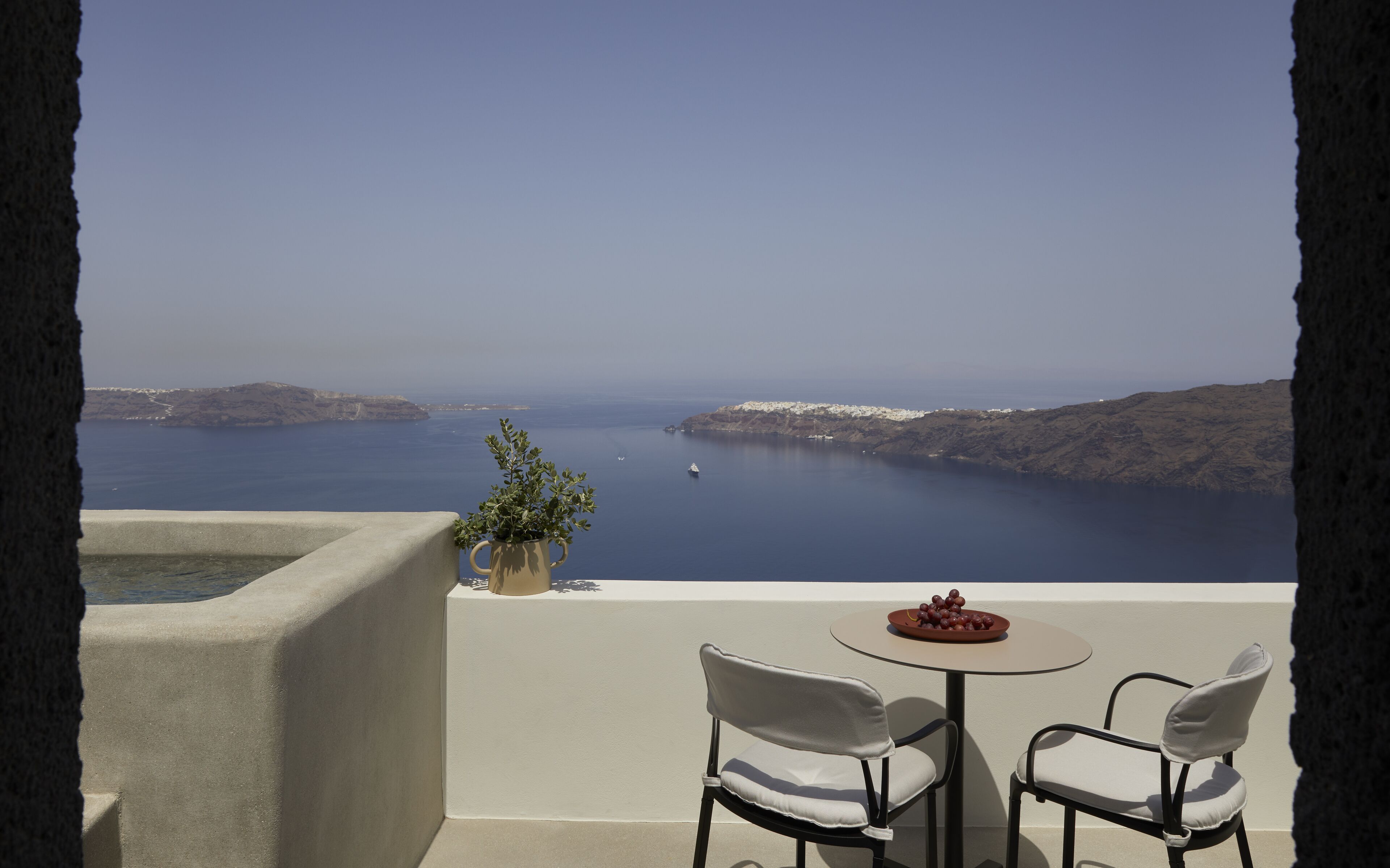 Grace Suite with Plunge Pool and Caldera View | Ausblick vom Zimmer