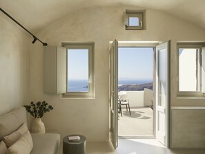 Serenity Suite with Plunge Pool and Caldera View | Extérieur