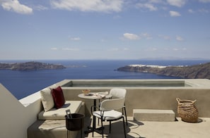 Premium Suite, Private Pool (Caldera View) | Terrace/patio
