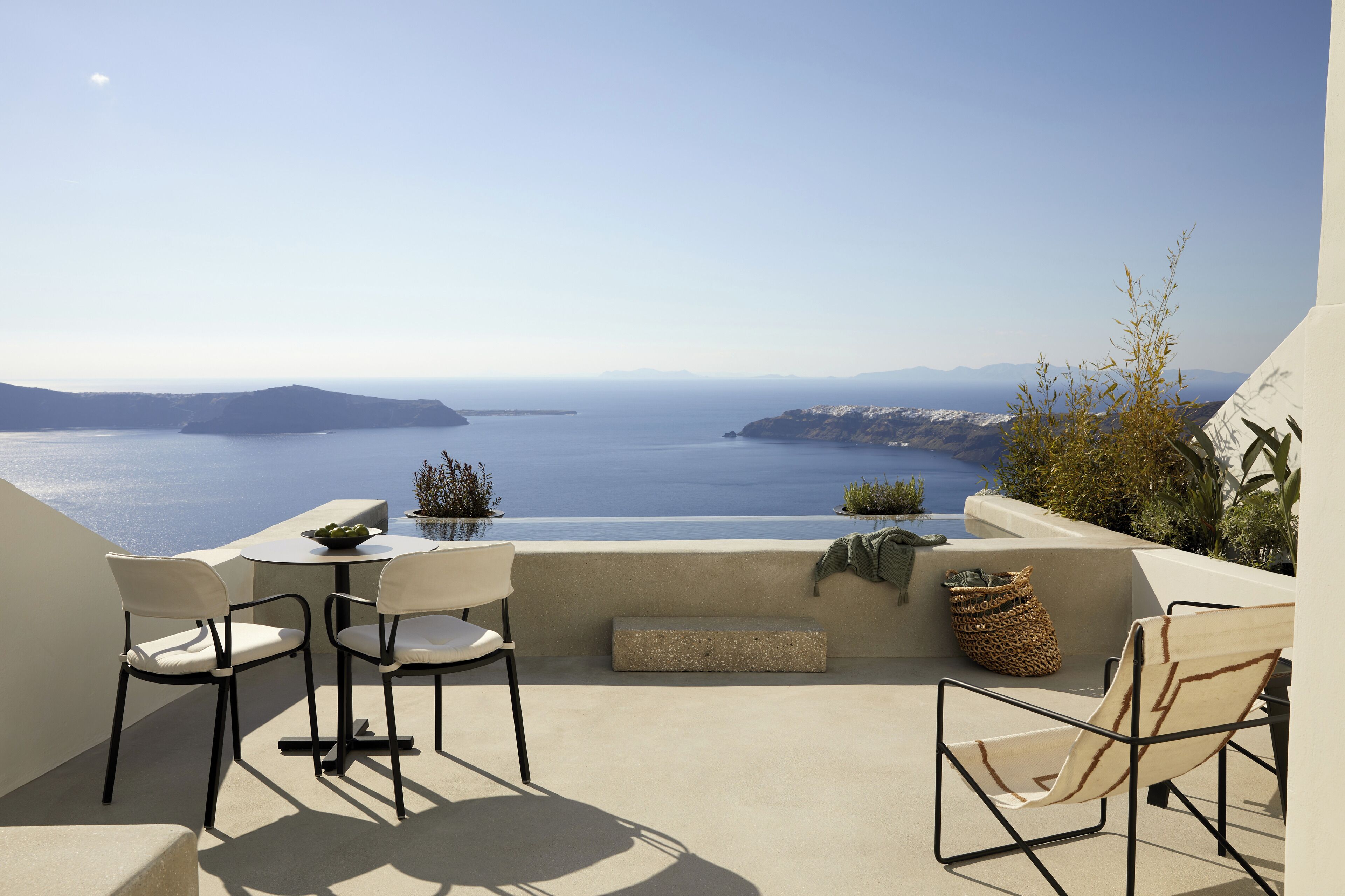 Infinity Suite with Plunge Pool and Caldera View | Minibar, in-room safe, desk, laptop workspace