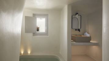 Atoles Villa with Private Pool and Caldera View | Badezimmer