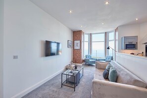 Casa | Área de estar | TV de tela plana 32 polegadas com canais digitais, TV