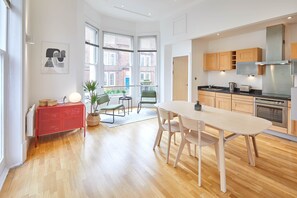 منزل | تناول الطعام داخل الغرفة