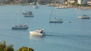 A marina with multiple sailboats and yachts docked. - 2 - Modern Apartment With Garden, 80m From Beach (Marina)