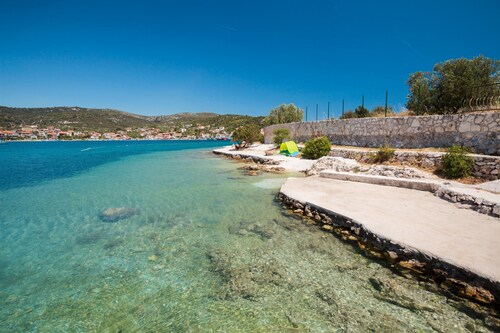 3 - Modern Apartment With Garden, 80m From Beach