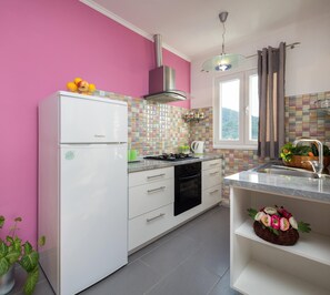 Apartment, Multiple Beds | Private kitchen | Fridge, oven, stovetop, dishwasher