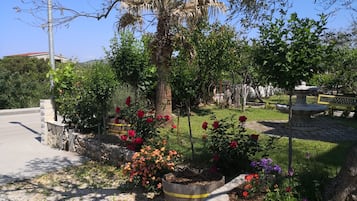 Apartment, 1 Queen-Bett | Unterkunftsgelände