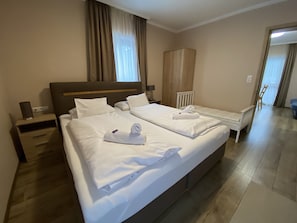 2 quartos, berço de viagem, Wi-Fi de cortesia, roupa de cama