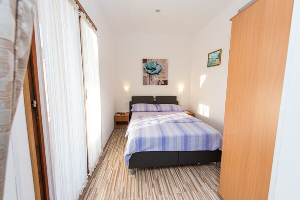 Huoneisto, 1 keskisuuri parisänky | 1 makuuhuone, ilmainen Wi-Fi, vuodevaatteet