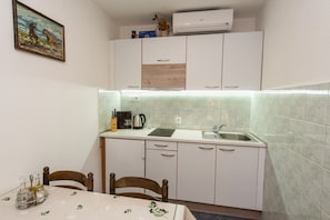 Apartment, 1 Queen Bed | Private kitchen | Fridge, stovetop, coffee/tea maker, electric kettle - A4 Cozy Apartment w big Garden, Balcony & Grill (Rogoznica)