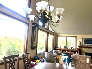 Interior - 🌟Stunning view🌟 Hot Tub & BQ 🌟Secluded retreat 🌟 (Lafayette)