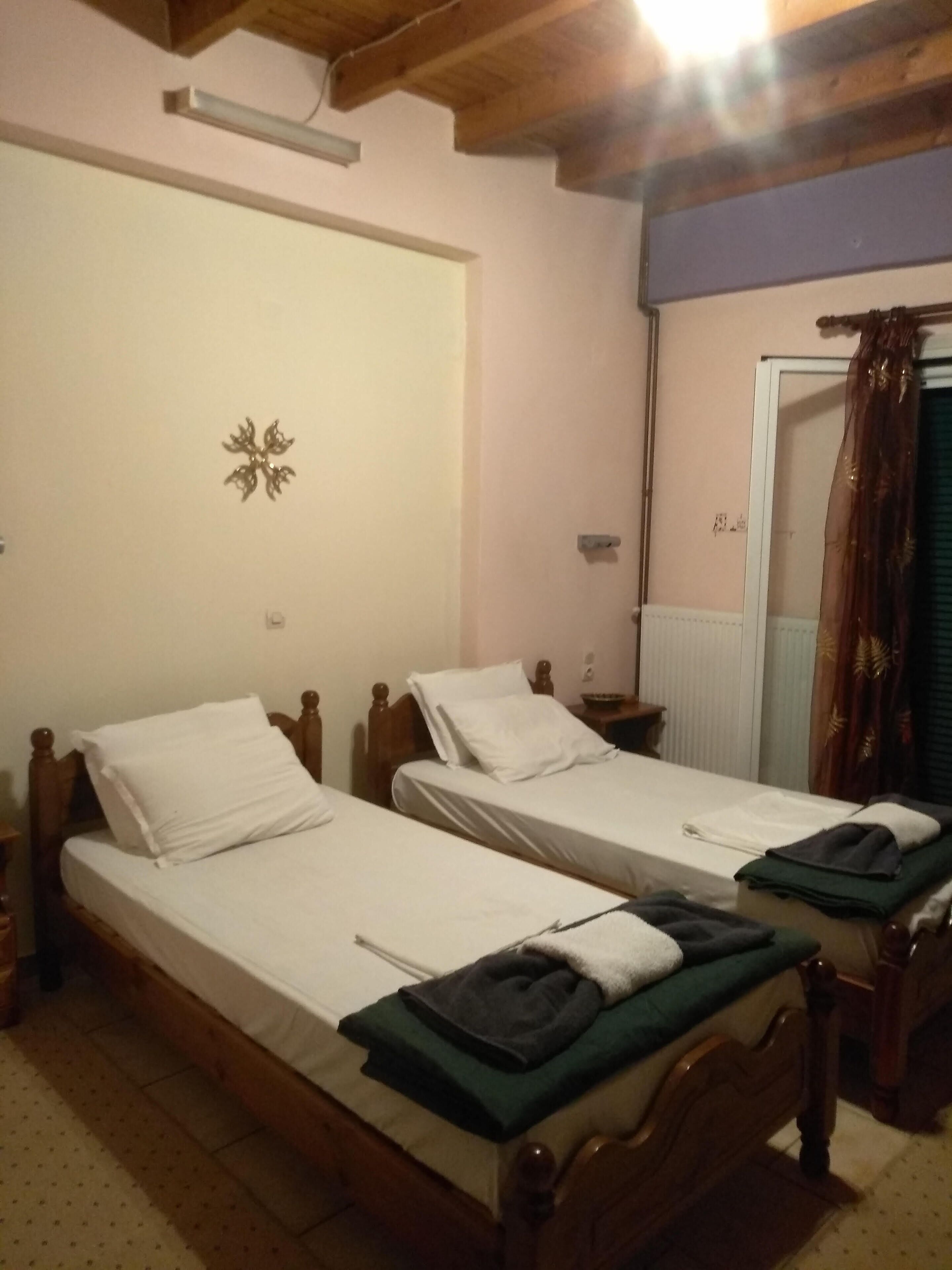 2 slaapkamers, een strijkplank/strijkijzer, gratis wifi, beddengoed