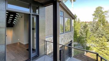Maison, 4 chambres | Balcon