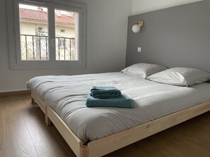 2 habitaciones, insonorización, tabla de planchar con plancha y wifi 
