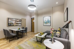Suite | Living area | 43-inch LED TV with digital channels, TV - Beata Garden Serviced Apartment (Al Khobar)