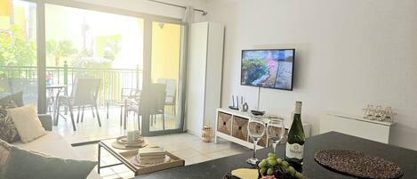 Smart TV, ping pong, books