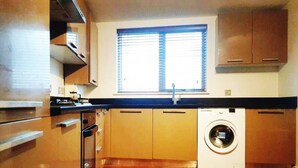 Apartment, 1 Katil Ratu (Queen) | Dapur peribadi | Pembancuh kopi/teh, peti sejuk, ketuhar gelombang mikro, ketuhar 