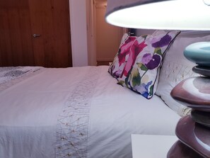 Apartment, 1 Queen Bed | 1 bedroom, iron/ironing board, free WiFi, bed sheets - Awesome 1-bed Apartment in London Near o2 (London)