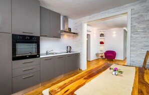 ثلاجة، فرن، موقد طهي مسطح