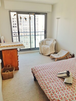 2 makuuhuonetta, silitysrauta/-lauta, ilmainen Wi-Fi, vuodevaatteet