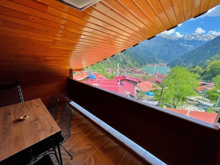 Lake View Penthouse Suite | Terrace/patio