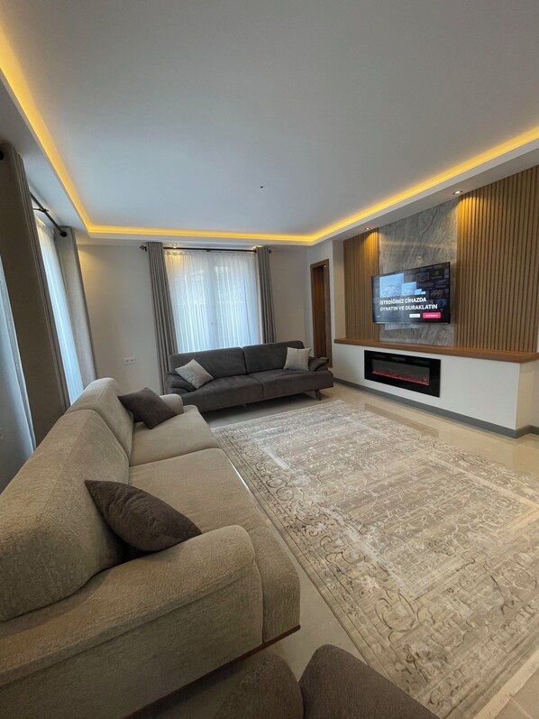 Apartment | Living area | 82-cm LCD TV with satellite channels, TV, heated floors - Imera Suite Hotel (Çaykara)