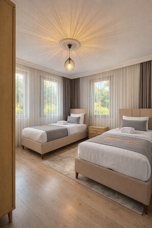 Lake View King Suite | 3 bedrooms, blackout curtains, soundproofing, iron/ironing board