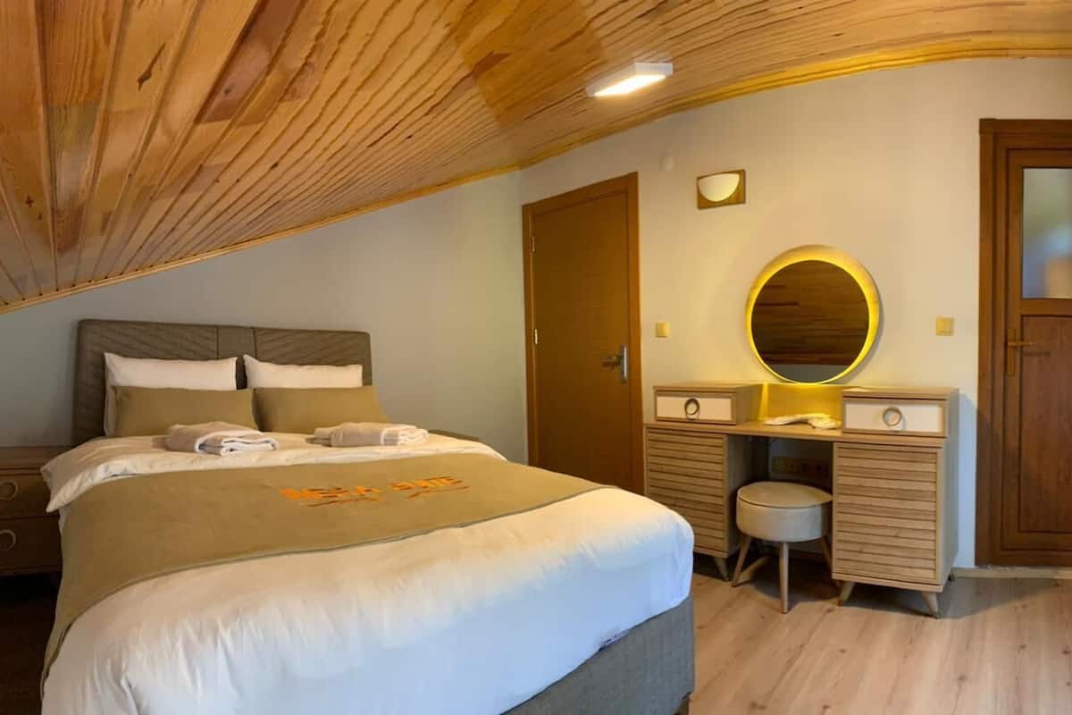 Lake View Penthouse Suite | 3 bedrooms, blackout drapes, soundproofing, iron/ironing board