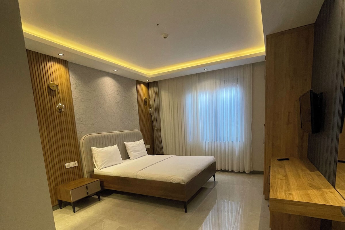Apartment | 3 bedrooms, blackout drapes, soundproofing, iron/ironing board