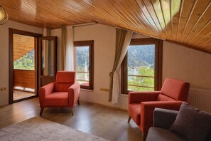 Lake View Penthouse Suite | Living area | 82-cm LCD TV with satellite channels, TV, heated floors