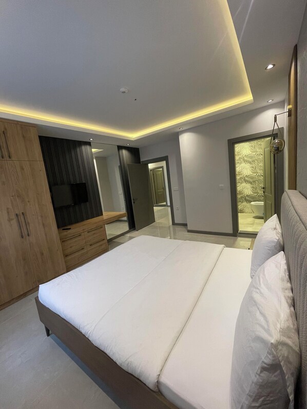 Apartment | 3 bedrooms, blackout drapes, soundproofing, iron/ironing board