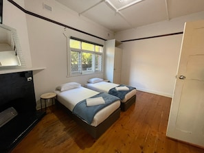 8 bedrooms, iron/ironing board, free WiFi, bed sheets - old-world charm gentleman bungalow house featuring 7 spacious bedrooms and 4 B&T (Westbourne Park)